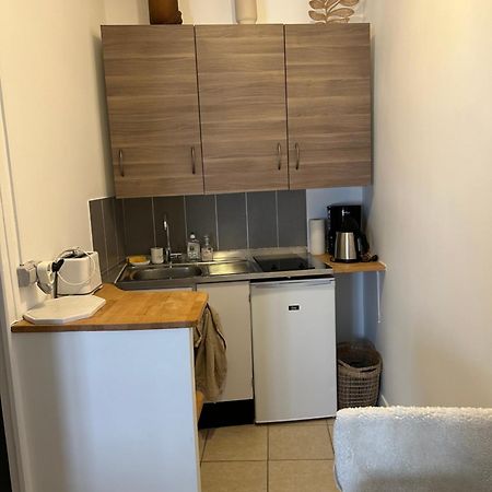 Grand Studio Entierement Renove Au Coeur De Paris Apartment Exterior photo